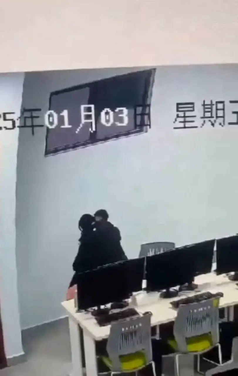 郑州商学院 教室 监控 是研究日逼的地方？