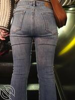 女大学生紧身牛仔裤1