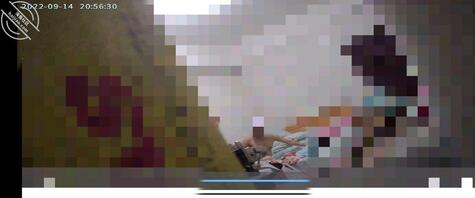 眼睁睁的看着她换上衣服，喷上香水上了陌生人的车，我该怎么办？2