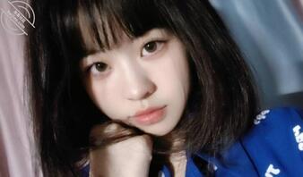 犯贱的绿帽来给野爹上贡曝光你的女神精妈女友0